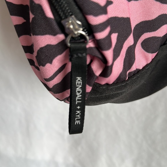 Kendall + Kylie pink and black zebra print duffel / weekend bag - Picture 4 of 4